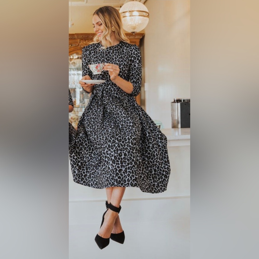 Ivy City Co Black and Blue Midi Dress